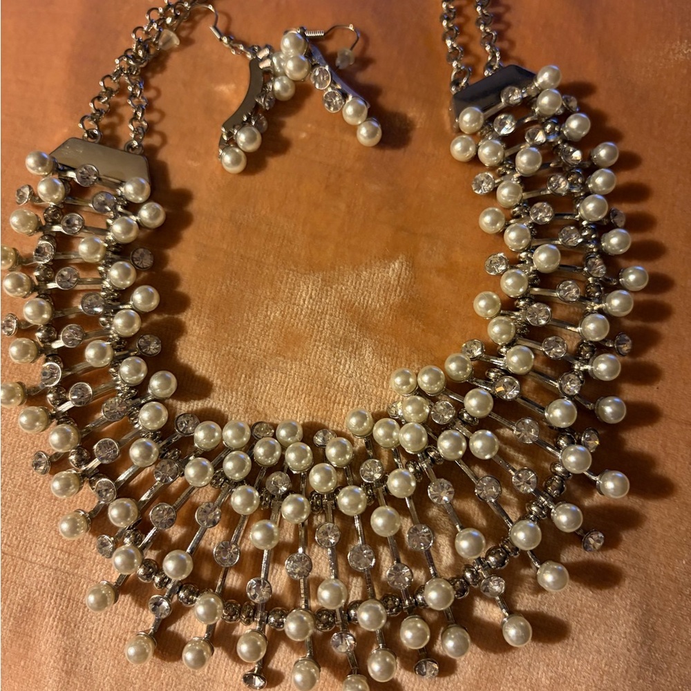 Elegant regent Pearl and Silver statement Necklace Set, wedding, cruise